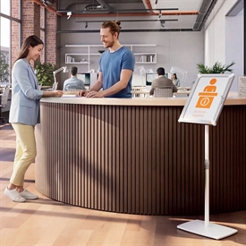 NOBO 1915738 Premium Plus Infostander med Skifteramme A3 med lås